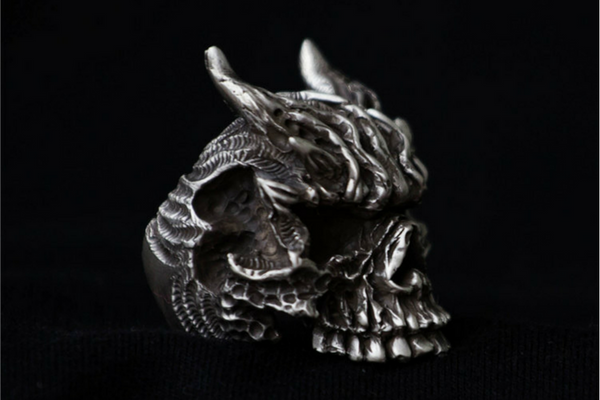 Handcrafted_Devil_Horn_Ring_gr