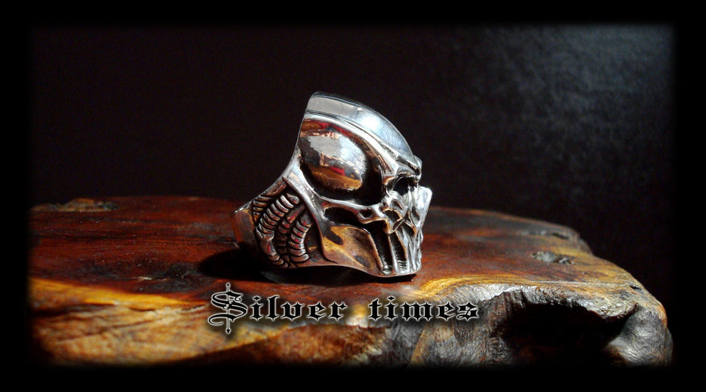 Predator Skull Ring - Holy Buyble
