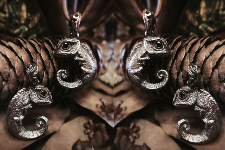 Chameleon pendant 2025