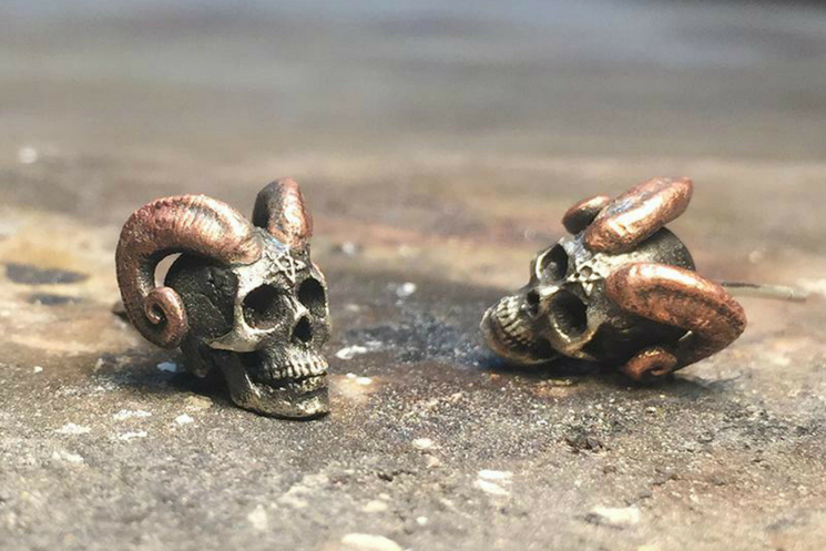 Skull earrings online
