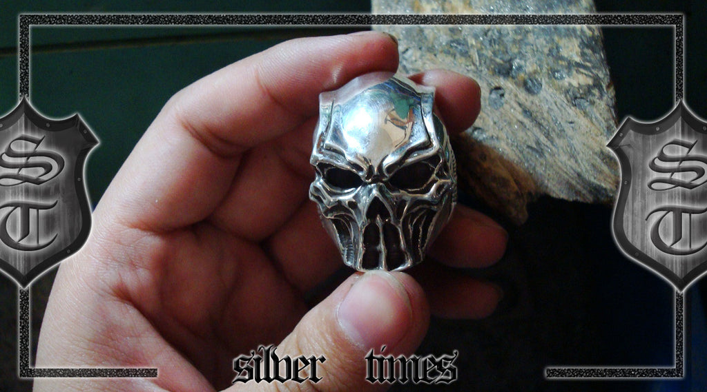 Predator Skull Ring - Holy Buyble